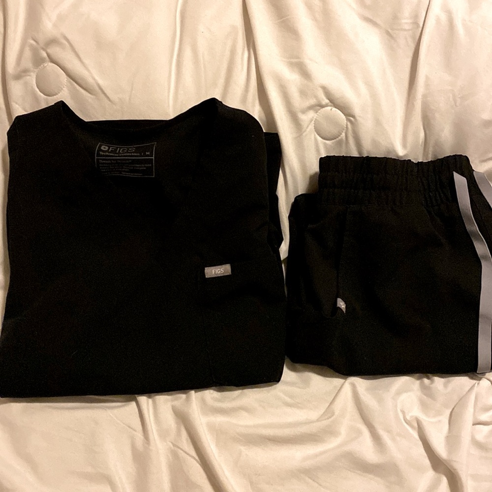 FIGS scrub set